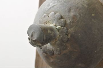 アンティーク建具　特大!!　極厚!!　総欅(ケヤキ)材　存在感のある銅金具の門扉1枚(蔵戸、玄関戸、両開きドア、木製扉)(R-080331)
