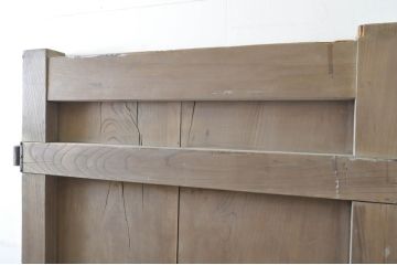 アンティーク建具　特大!!　極厚!!　総欅(ケヤキ)材　存在感のある銅金具の門扉1枚(蔵戸、玄関戸、両開きドア、木製扉)(R-080331)