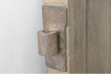 アンティーク建具　特大!!　総欅(ケヤキ)材　一枚板　経年の古い木の質感が魅力の門扉1枚(蔵戸、玄関戸、玄関ドア、木製扉)(R-080332)