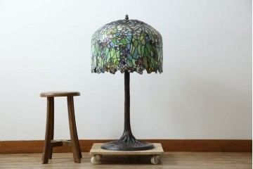 中古　ティファニースタイル　ブロンズフレーム　銅製　3灯　繊細で色鮮やかなステンドグラスのテーブルライト　定価約38万円　(R-080337)