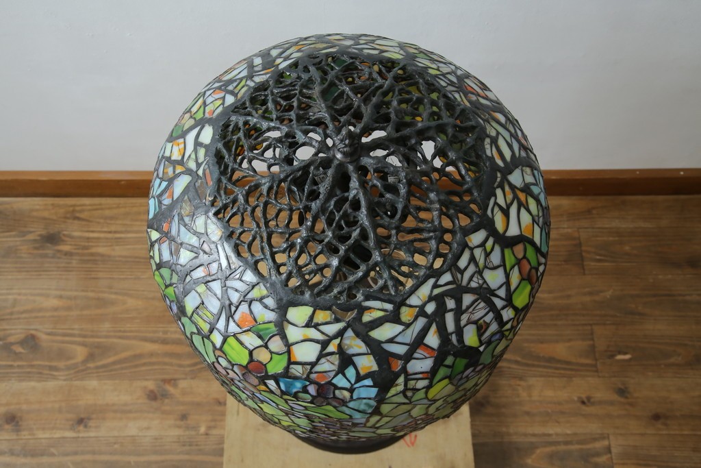 中古　ティファニースタイル　ブロンズフレーム　銅製　3灯　繊細で色鮮やかなステンドグラスのテーブルライト　定価約38万円　(R-080337)