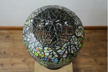 中古　ティファニースタイル　ブロンズフレーム　銅製　3灯　繊細で色鮮やかなステンドグラスのテーブルライト　定価約38万円　(R-080337)