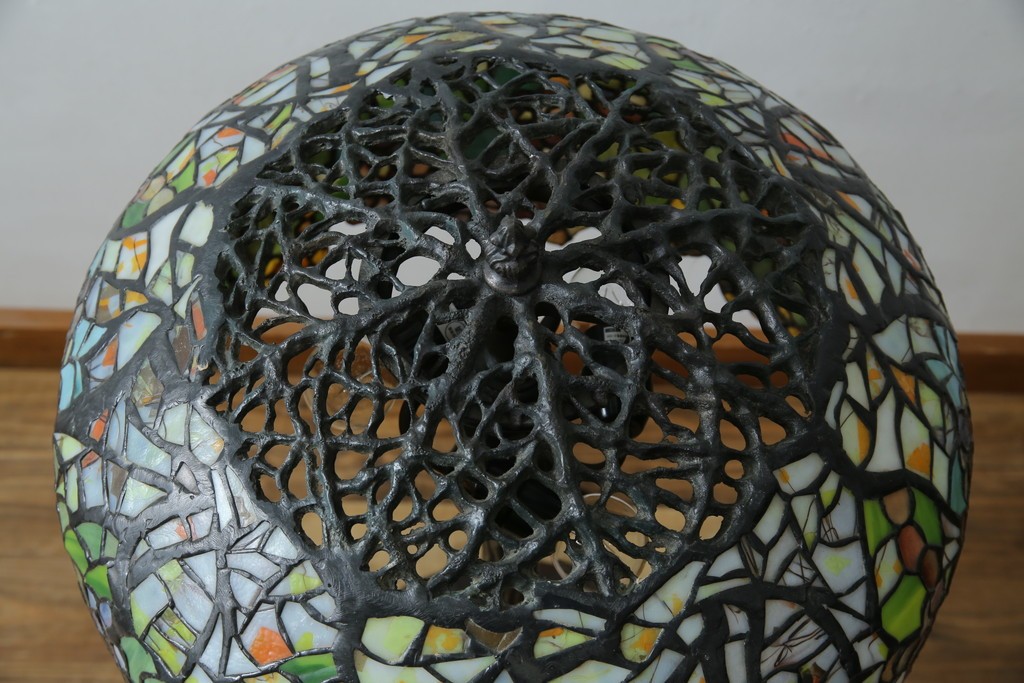 中古　ティファニースタイル　ブロンズフレーム　銅製　3灯　繊細で色鮮やかなステンドグラスのテーブルライト　定価約38万円　(R-080337)