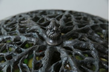 中古　ティファニースタイル　ブロンズフレーム　銅製　3灯　繊細で色鮮やかなステンドグラスのテーブルライト　定価約38万円　(R-080337)