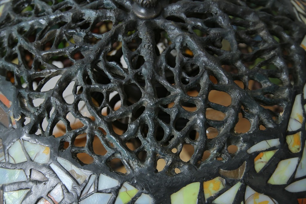 中古　ティファニースタイル　ブロンズフレーム　銅製　3灯　繊細で色鮮やかなステンドグラスのテーブルライト　定価約38万円　(R-080337)