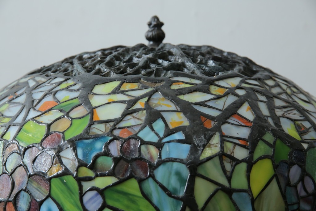 中古　ティファニースタイル　ブロンズフレーム　銅製　3灯　繊細で色鮮やかなステンドグラスのテーブルライト　定価約38万円　(R-080337)