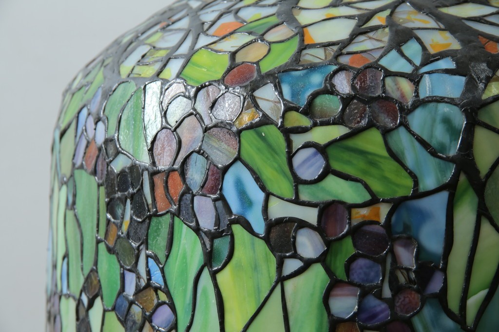 中古　ティファニースタイル　ブロンズフレーム　銅製　3灯　繊細で色鮮やかなステンドグラスのテーブルライト　定価約38万円　(R-080337)