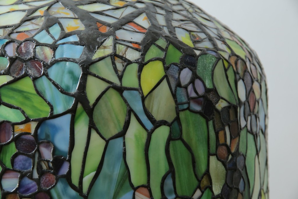中古　ティファニースタイル　ブロンズフレーム　銅製　3灯　繊細で色鮮やかなステンドグラスのテーブルライト　定価約38万円　(R-080337)