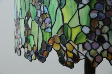 中古　ティファニースタイル　ブロンズフレーム　銅製　3灯　繊細で色鮮やかなステンドグラスのテーブルライト　定価約38万円　(R-080337)