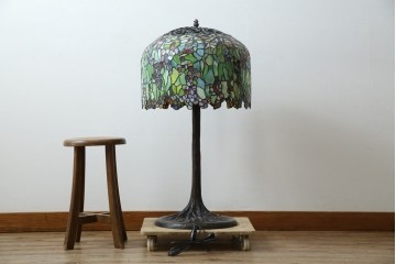 中古　ティファニースタイル　ブロンズフレーム　銅製　3灯　繊細で色鮮やかなステンドグラスのテーブルライト　定価約38万円　(R-080337)