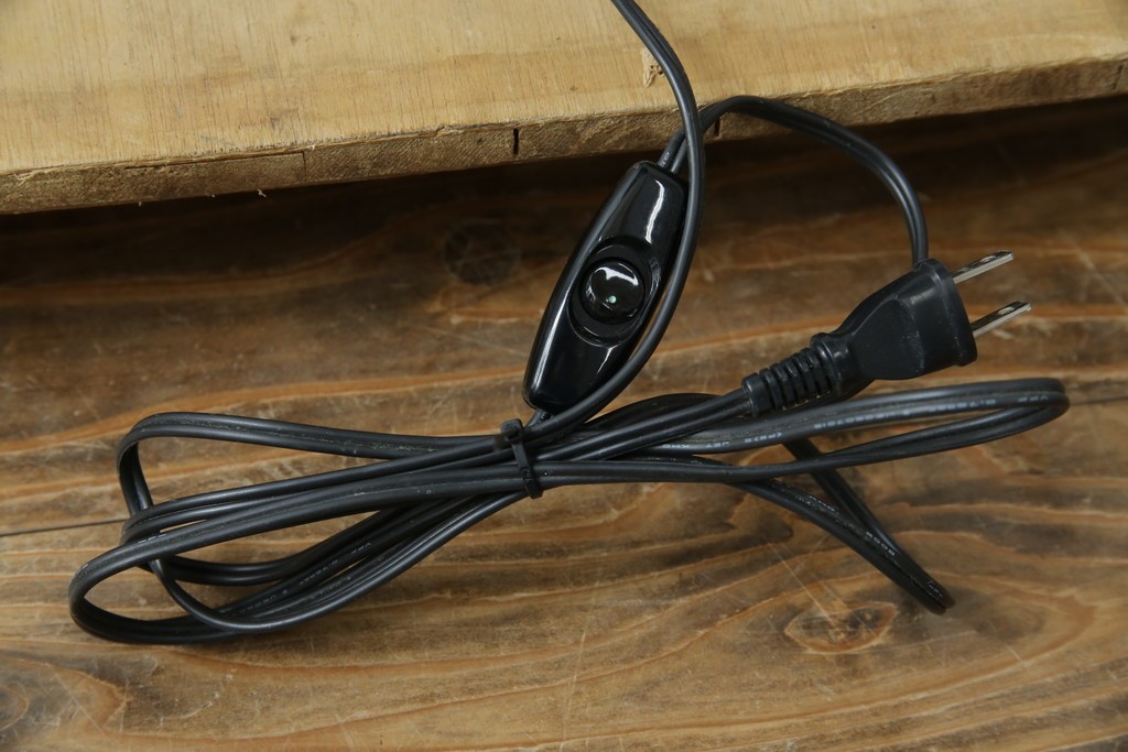 中古　ティファニースタイル　ブロンズフレーム　銅製　3灯　繊細で色鮮やかなステンドグラスのテーブルライト　定価約38万円　(R-080337)