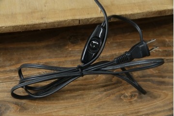 中古　ティファニースタイル　ブロンズフレーム　銅製　3灯　繊細で色鮮やかなステンドグラスのテーブルライト　定価約38万円　(R-080337)