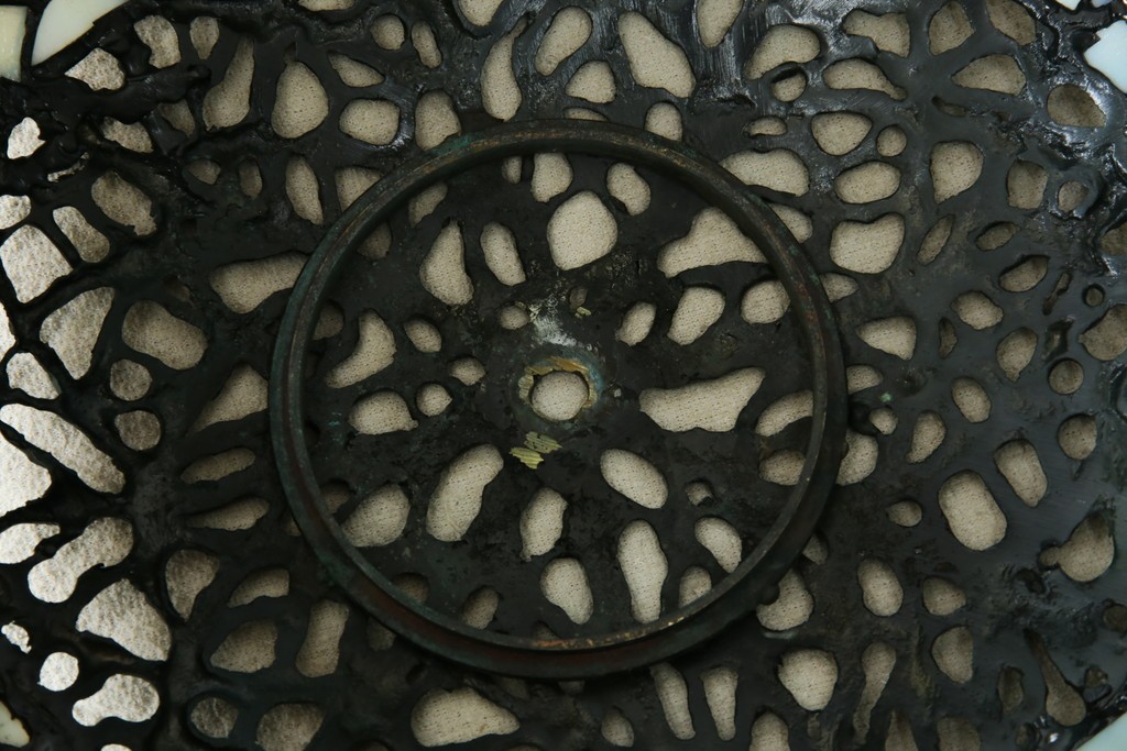 中古　ティファニースタイル　ブロンズフレーム　銅製　3灯　繊細で色鮮やかなステンドグラスのテーブルライト　定価約38万円　(R-080337)