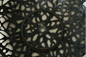 中古　ティファニースタイル　ブロンズフレーム　銅製　3灯　繊細で色鮮やかなステンドグラスのテーブルライト　定価約38万円　(R-080337)