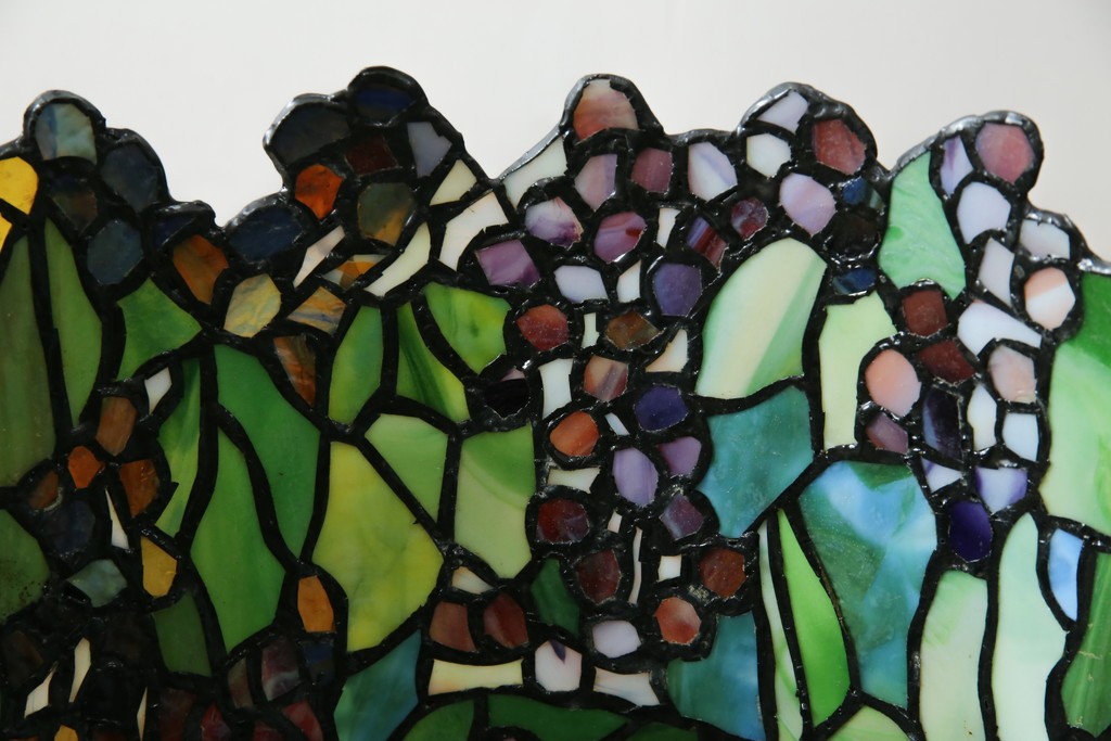 中古　ティファニースタイル　ブロンズフレーム　銅製　3灯　繊細で色鮮やかなステンドグラスのテーブルライト　定価約38万円　(R-080337)