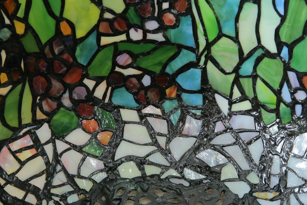 中古　ティファニースタイル　ブロンズフレーム　銅製　3灯　繊細で色鮮やかなステンドグラスのテーブルライト　定価約38万円　(R-080337)