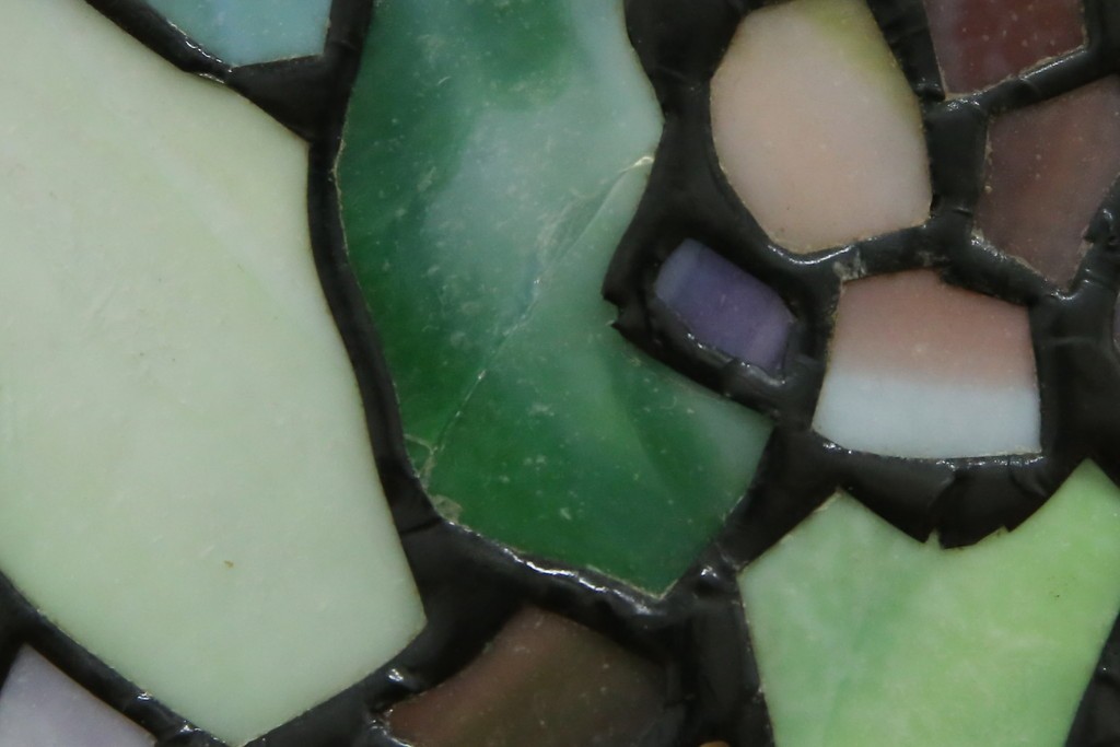 中古　ティファニースタイル　ブロンズフレーム　銅製　3灯　繊細で色鮮やかなステンドグラスのテーブルライト　定価約38万円　(R-080337)