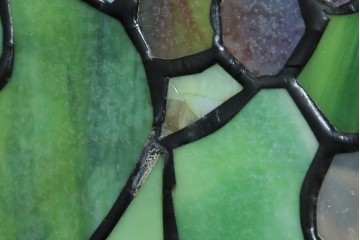 中古　ティファニースタイル　ブロンズフレーム　銅製　3灯　繊細で色鮮やかなステンドグラスのテーブルライト　定価約38万円　(R-080337)