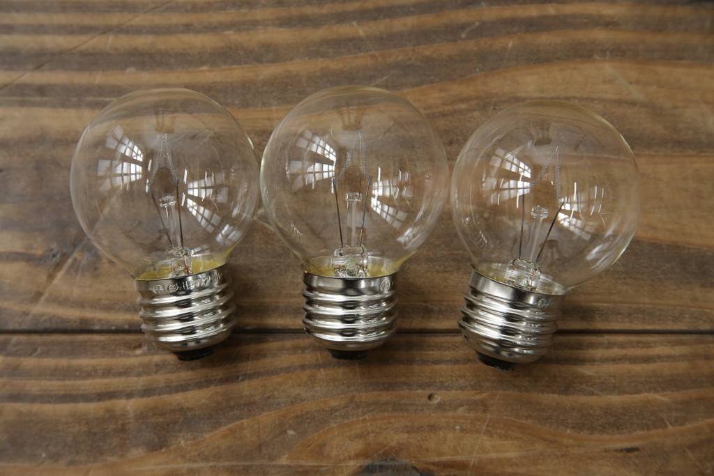 中古　ティファニースタイル　ブロンズフレーム　銅製　3灯　繊細で色鮮やかなステンドグラスのテーブルライト　定価約38万円　(R-080337)