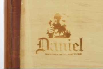 中古　美品　横浜クラシック家具　ダニエル(daniel)　アーリーアメリカンシリーズ　A-115　エレガントな意匠が素敵なチェストテン(縦型チェスト、ハイチェスト、多段チェスト、サイドチェスト、引き出し)(R-080342)