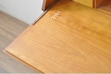 中古　横浜クラシック家具　ダニエル(Daniel)　アーリーアメリカン　A-304P　気品漂うライティングビューロー(簿記机、ワークデスク、在宅用、在宅ワーク用、サイドチェスト、引き出し)(定価約53万4千円)(R-080343)