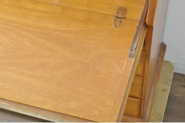 中古　横浜クラシック家具　ダニエル(Daniel)　アーリーアメリカン　A-304P　気品漂うライティングビューロー(簿記机、ワークデスク、在宅用、在宅ワーク用、サイドチェスト、引き出し)(定価約53万4千円)(R-080343)