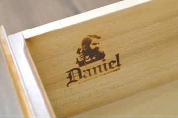 中古　横浜クラシック家具　ダニエル(Daniel)　アーリーアメリカン　A-304P　気品漂うライティングビューロー(簿記机、ワークデスク、在宅用、在宅ワーク用、サイドチェスト、引き出し)(定価約53万4千円)(R-080343)