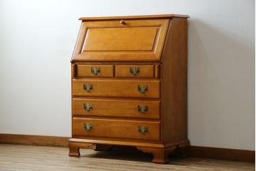中古　横浜クラシック家具　ダニエル(Daniel)　アーリーアメリカン　A-304P　気品漂うライティングビューロー(簿記机、ワークデスク、在宅用、在宅ワーク用、サイドチェスト、引き出し)(定価約53万4千円)(R-080343)