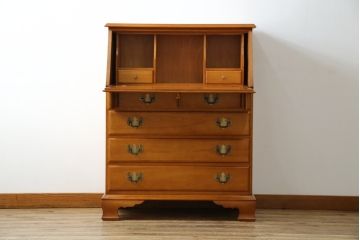 中古　横浜クラシック家具　ダニエル(Daniel)　アーリーアメリカン　A-304P　気品漂うライティングビューロー(簿記机、ワークデスク、在宅用、在宅ワーク用、サイドチェスト、引き出し)(定価約53万4千円)(R-080343)