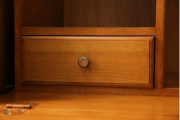 中古　横浜クラシック家具　ダニエル(Daniel)　アーリーアメリカン　A-304P　気品漂うライティングビューロー(簿記机、ワークデスク、在宅用、在宅ワーク用、サイドチェスト、引き出し)(定価約53万4千円)(R-080343)