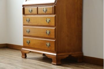 中古　横浜クラシック家具　ダニエル(Daniel)　アーリーアメリカン　A-304P　気品漂うライティングビューロー(簿記机、ワークデスク、在宅用、在宅ワーク用、サイドチェスト、引き出し)(定価約53万4千円)(R-080343)