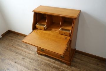 中古　横浜クラシック家具　ダニエル(Daniel)　アーリーアメリカン　A-304P　気品漂うライティングビューロー(簿記机、ワークデスク、在宅用、在宅ワーク用、サイドチェスト、引き出し)(定価約53万4千円)(R-080343)