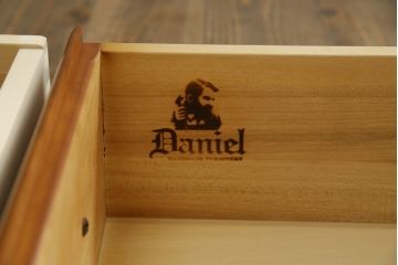 中古　横浜クラシック家具　ダニエル(Daniel)　アーリーアメリカン　A-304P　気品漂うライティングビューロー(簿記机、ワークデスク、在宅用、在宅ワーク用、サイドチェスト、引き出し)(定価約53万4千円)(R-080343)