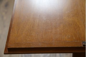 中古　横浜クラシック家具　ダニエル(Daniel)　アーリーアメリカン　A-304P　気品漂うライティングビューロー(簿記机、ワークデスク、在宅用、在宅ワーク用、サイドチェスト、引き出し)(定価約53万4千円)(R-080343)