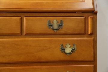 中古　横浜クラシック家具　ダニエル(Daniel)　アーリーアメリカン　A-304P　気品漂うライティングビューロー(簿記机、ワークデスク、在宅用、在宅ワーク用、サイドチェスト、引き出し)(定価約53万4千円)(R-080343)