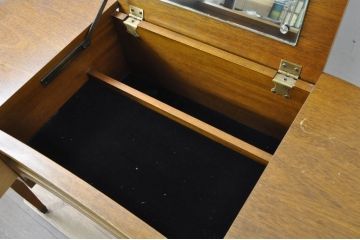 中古　DREXEL HERITAGE(ドレクセルヘリテイジ)　Triune(トライユン)　高級感漂う佇まいが魅力のドレッサー(化粧台、鏡台、ミラー)(定価約42万円)(R-080346)