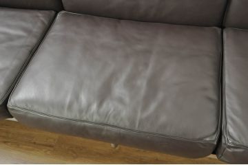 中古　超美品　Cassina(カッシーナ)　Le Corbusier(ル・コルビュジエ)　LC5　シンプルモダンなデザインが素敵な3人掛けソファ(3Pソファ、三人掛け)(定価約262万円)(R-080348)