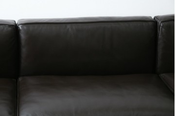 中古　超美品　Cassina(カッシーナ)　Le Corbusier(ル・コルビュジエ)　LC5　シンプルモダンなデザインが素敵な3人掛けソファ　定価約262万円相当　(R-080348)