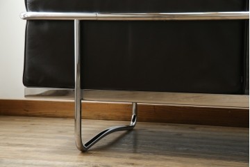 中古　超美品　Cassina(カッシーナ)　Le Corbusier(ル・コルビュジエ)　LC5　シンプルモダンなデザインが素敵な3人掛けソファ　定価約262万円相当　(R-080348)