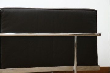 中古　超美品　Cassina(カッシーナ)　Le Corbusier(ル・コルビュジエ)　LC5　シンプルモダンなデザインが素敵な3人掛けソファ　定価約262万円相当　(R-080348)