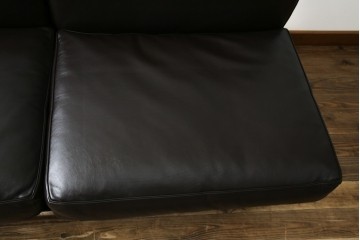 中古　超美品　Cassina(カッシーナ)　Le Corbusier(ル・コルビュジエ)　LC5　シンプルモダンなデザインが素敵な3人掛けソファ　定価約262万円相当　(R-080348)