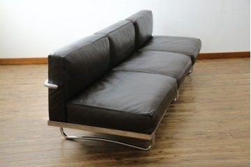 中古　超美品　Cassina(カッシーナ)　Le Corbusier(ル・コルビュジエ)　LC5　シンプルモダンなデザインが素敵な3人掛けソファ　定価約262万円相当　(R-080348)