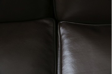 中古　超美品　Cassina(カッシーナ)　Le Corbusier(ル・コルビュジエ)　LC5　シンプルモダンなデザインが素敵な3人掛けソファ　定価約262万円相当　(R-080348)