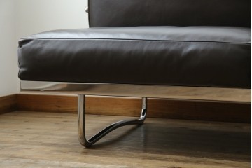 中古　超美品　Cassina(カッシーナ)　Le Corbusier(ル・コルビュジエ)　LC5　シンプルモダンなデザインが素敵な3人掛けソファ　定価約262万円相当　(R-080348)