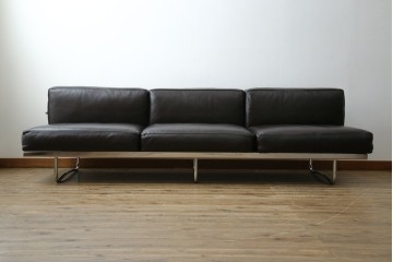 中古　超美品　Cassina(カッシーナ)　Le Corbusier(ル・コルビュジエ)　LC5　シンプルモダンなデザインが素敵な3人掛けソファ　定価約262万円相当　(R-080348)