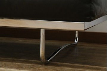 中古　超美品　Cassina(カッシーナ)　Le Corbusier(ル・コルビュジエ)　LC5　シンプルモダンなデザインが素敵な3人掛けソファ　定価約262万円相当　(R-080348)