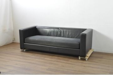 中古　美品　Cassina(カッシーナ)　 Cassina ixc.(イクスシー) 　CATHERINE MEMMI(カトリーヌメミ)　シンプルモダンなデザインが素敵な3人掛けソファ(三人掛け、3Pソファ、アームソファ、レザー)(定価約80万円)(R-080350)