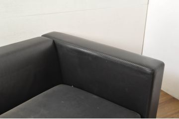 中古　美品　Cassina(カッシーナ)　 Cassina ixc.(イクスシー) 　CATHERINE MEMMI(カトリーヌメミ)　シンプルモダンなデザインが素敵な3人掛けソファ(三人掛け、3Pソファ、アームソファ、レザー)(定価約80万円)(R-080350)
