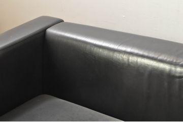中古　美品　Cassina(カッシーナ)　 Cassina ixc.(イクスシー) 　CATHERINE MEMMI(カトリーヌメミ)　シンプルモダンなデザインが素敵な3人掛けソファ(三人掛け、3Pソファ、アームソファ、レザー)(定価約80万円)(R-080350)