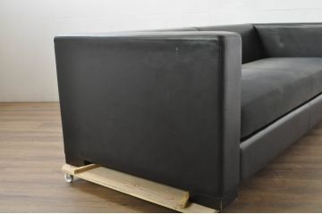 中古　美品　Cassina(カッシーナ)　 Cassina ixc.(イクスシー) 　CATHERINE MEMMI(カトリーヌメミ)　シンプルモダンなデザインが素敵な3人掛けソファ(三人掛け、3Pソファ、アームソファ、レザー)(定価約80万円)(R-080350)